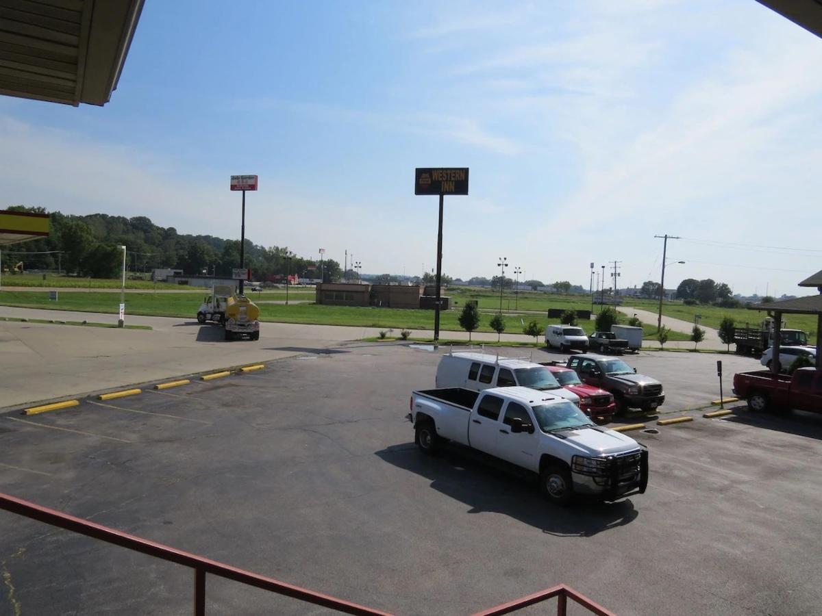 First Western Inn Caseyville Exterior photo